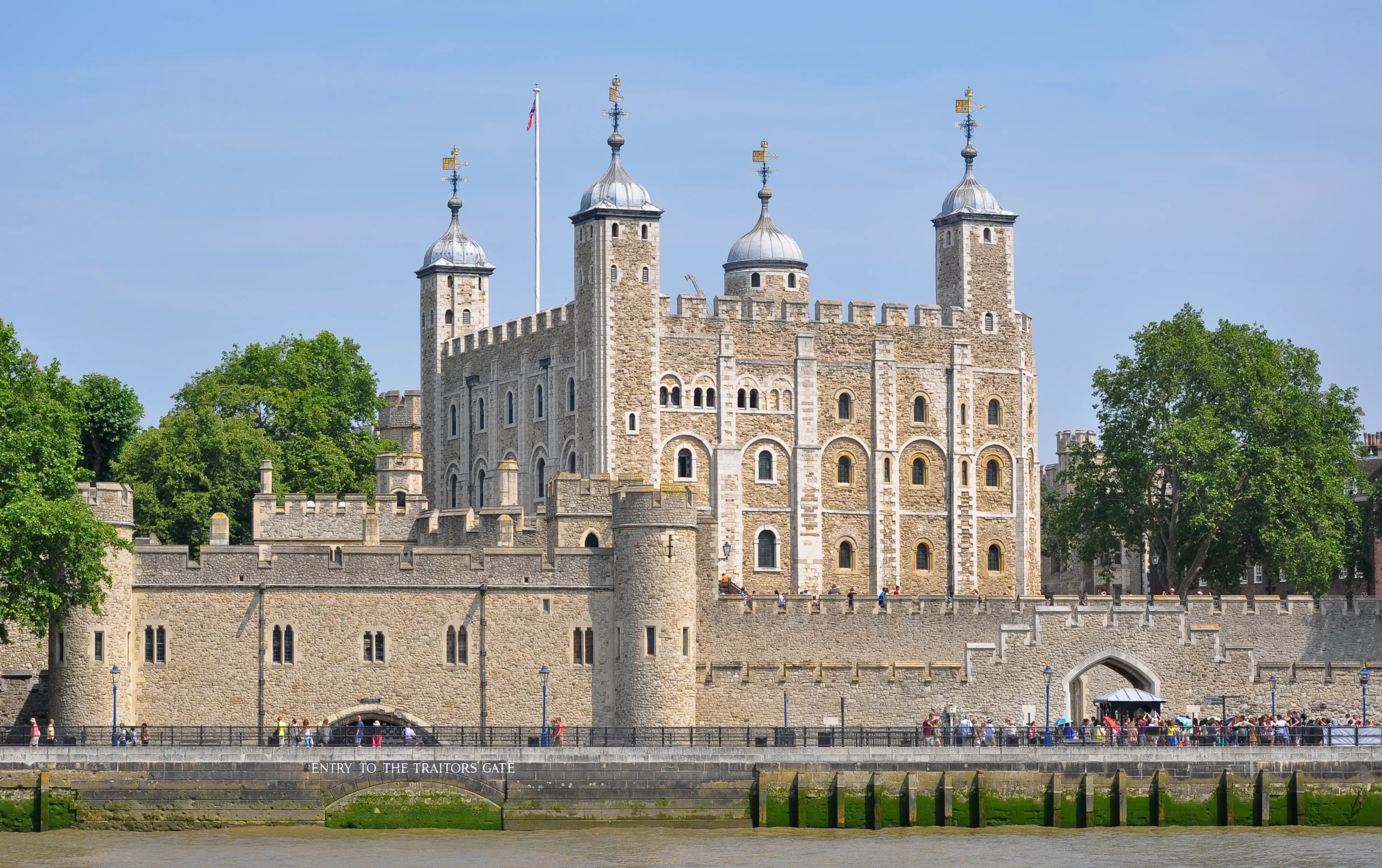 flores en la torre de londres - Cómo entrar a la Torre de Londres