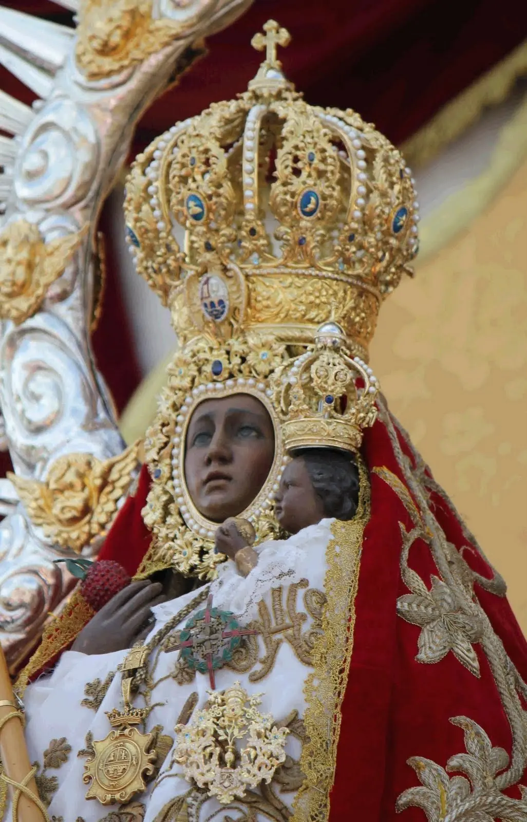 Virgen con flores en la cabeza: una tradición centenaria - Cómo se llama la Virgen de la Cabeza virgen con flores en la cabeza - Cómo se llama la Virgen de la Cabeza
