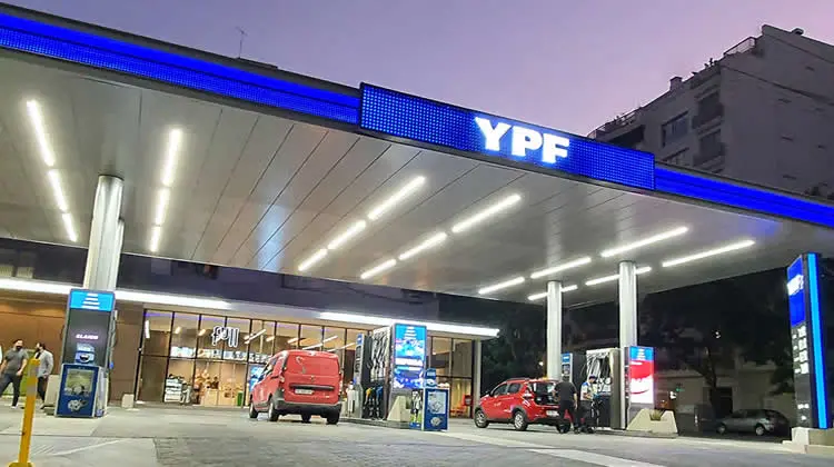 estación de servicio ypf las flores - Cuántas estaciones de servicio YPF hay en Argentina