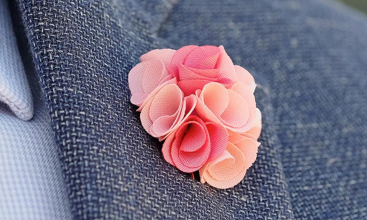 Flor en solapa novio: el toque perfecto para destacar en tu boda - Dónde se pone la flor en la solapa flor en solapa novio - Dónde se pone la flor en la solapa