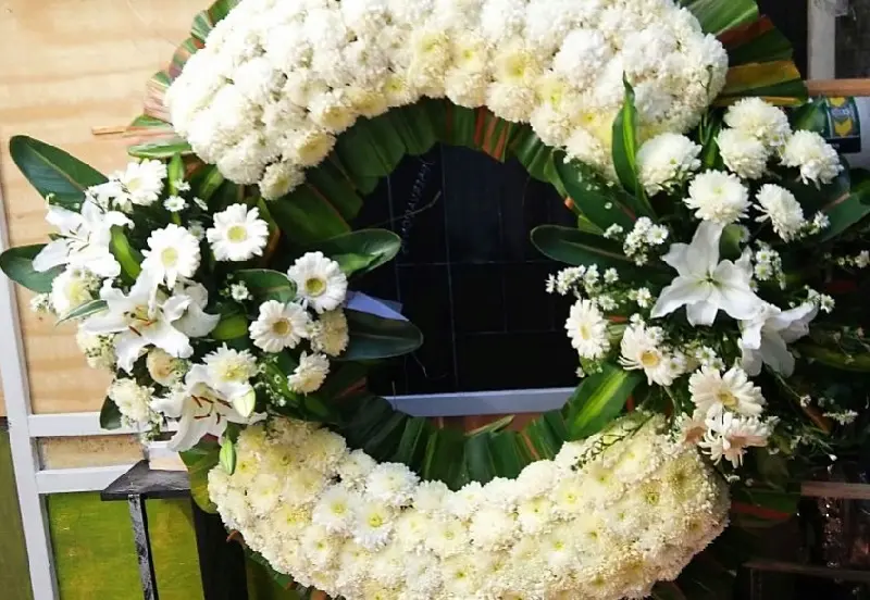 Flores para funeral de hombre: cómo elegir y enviar condolencias - Qué color de flores para un funeral de hombre flores para funeral de hombre - Qué color de flores para un funeral de hombre