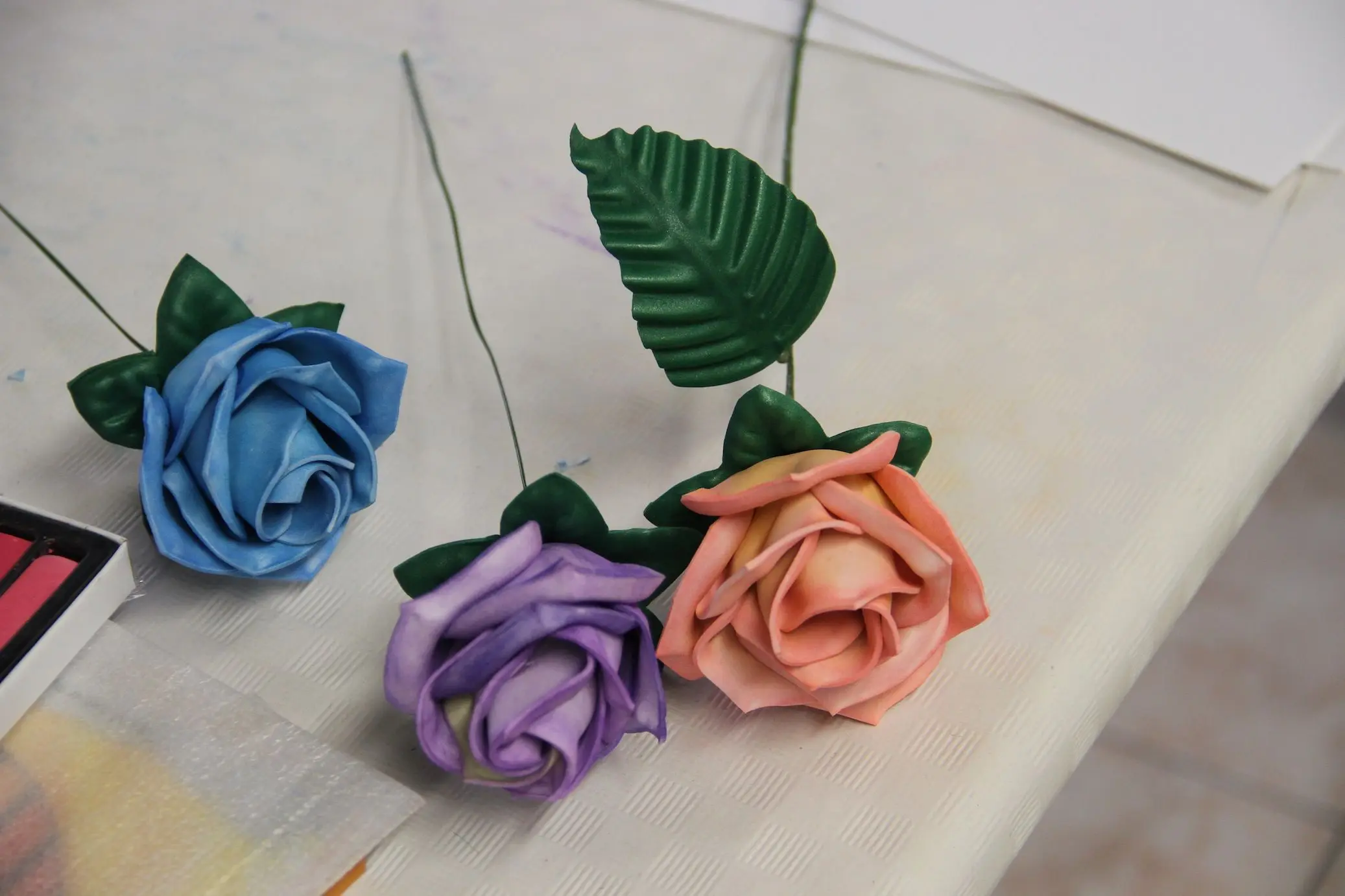 para hacer flores de goma eva - Qué material llevan las rosas eternas