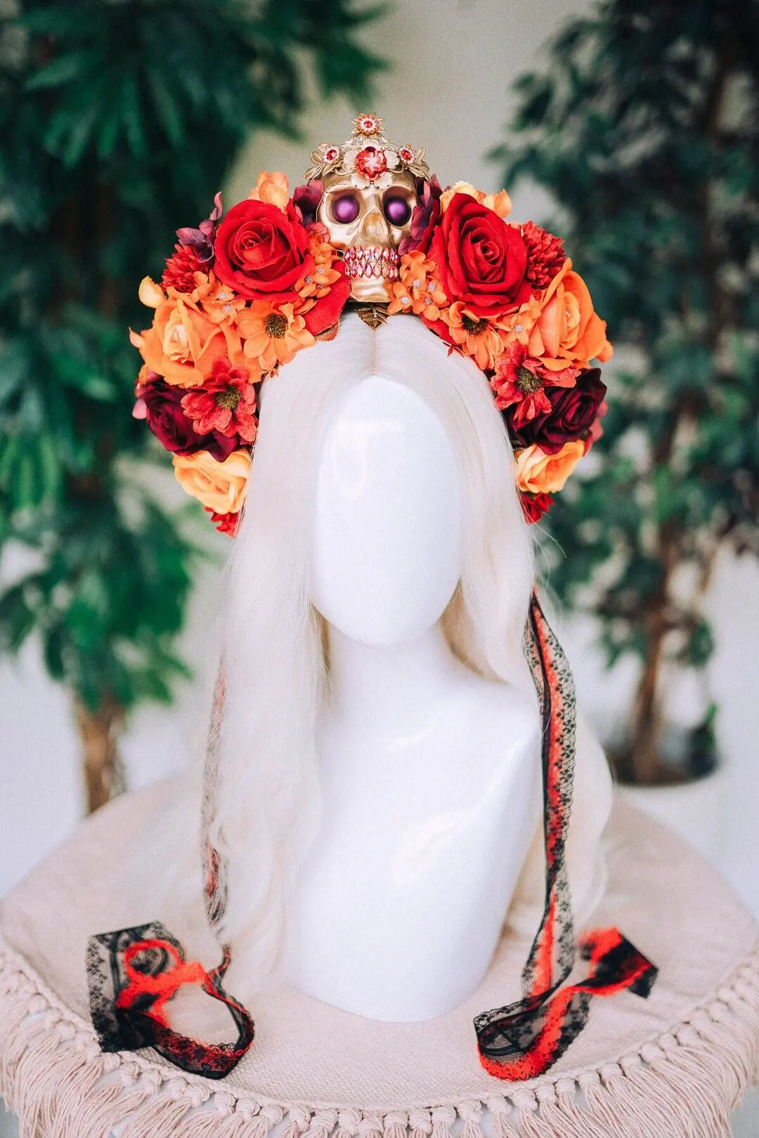 flores para disfraz de catrina - Qué representa la corona de flores en La Catrina