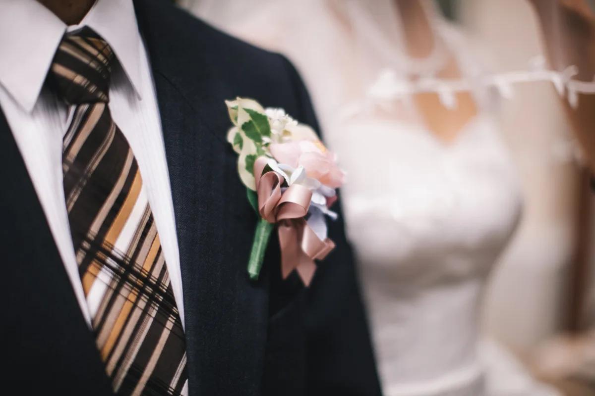 Flor en solapa novio: el toque perfecto para destacar en tu boda - Qué significa el azahar del novio flor en solapa novio - Qué significa el azahar del novio